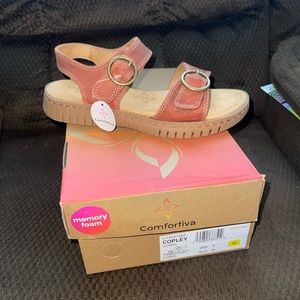 Brand new Comfortiva women’s summer shoes size 8 M